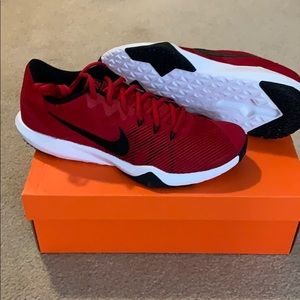 New & never worn men’s Nike sneaker
